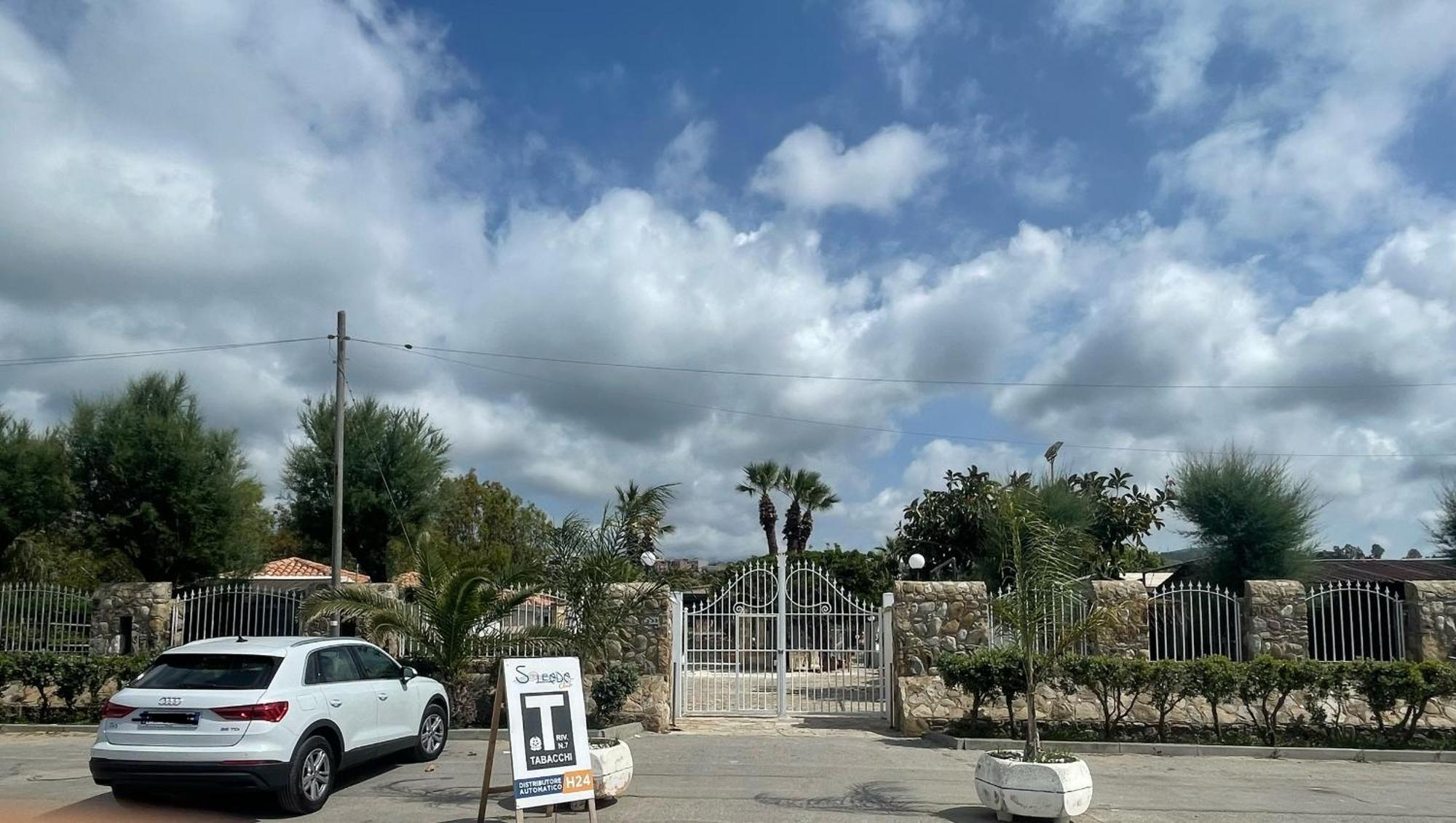 Soleada Club Aparthotel Campofelice Di Roccella Exteriör bild