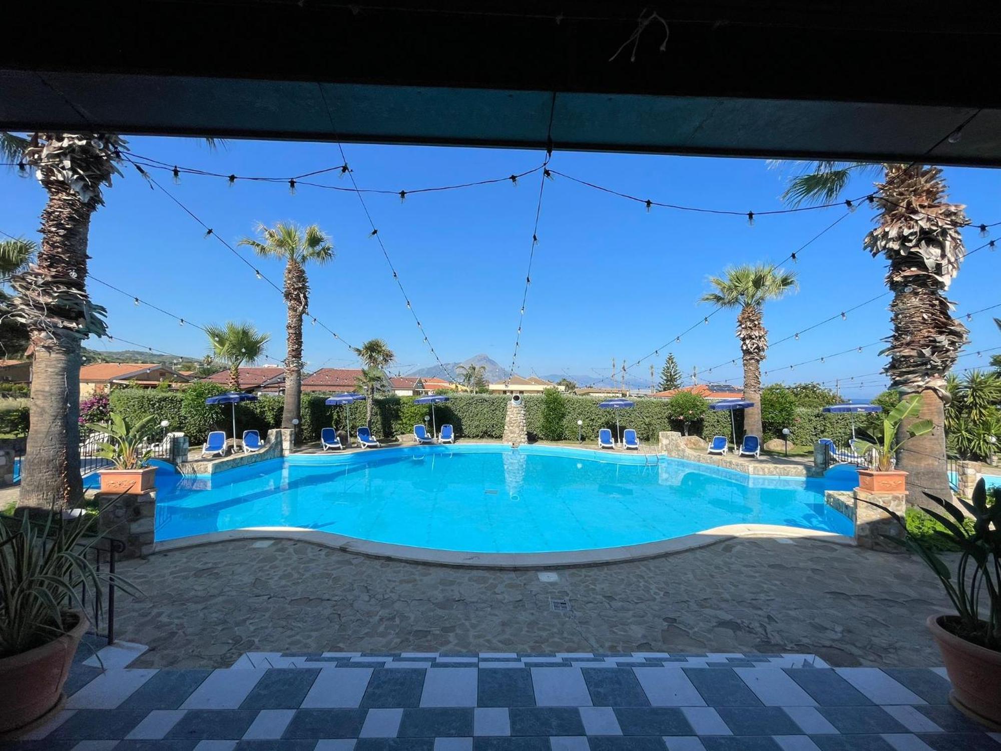 Soleada Club Aparthotel Campofelice Di Roccella Exteriör bild