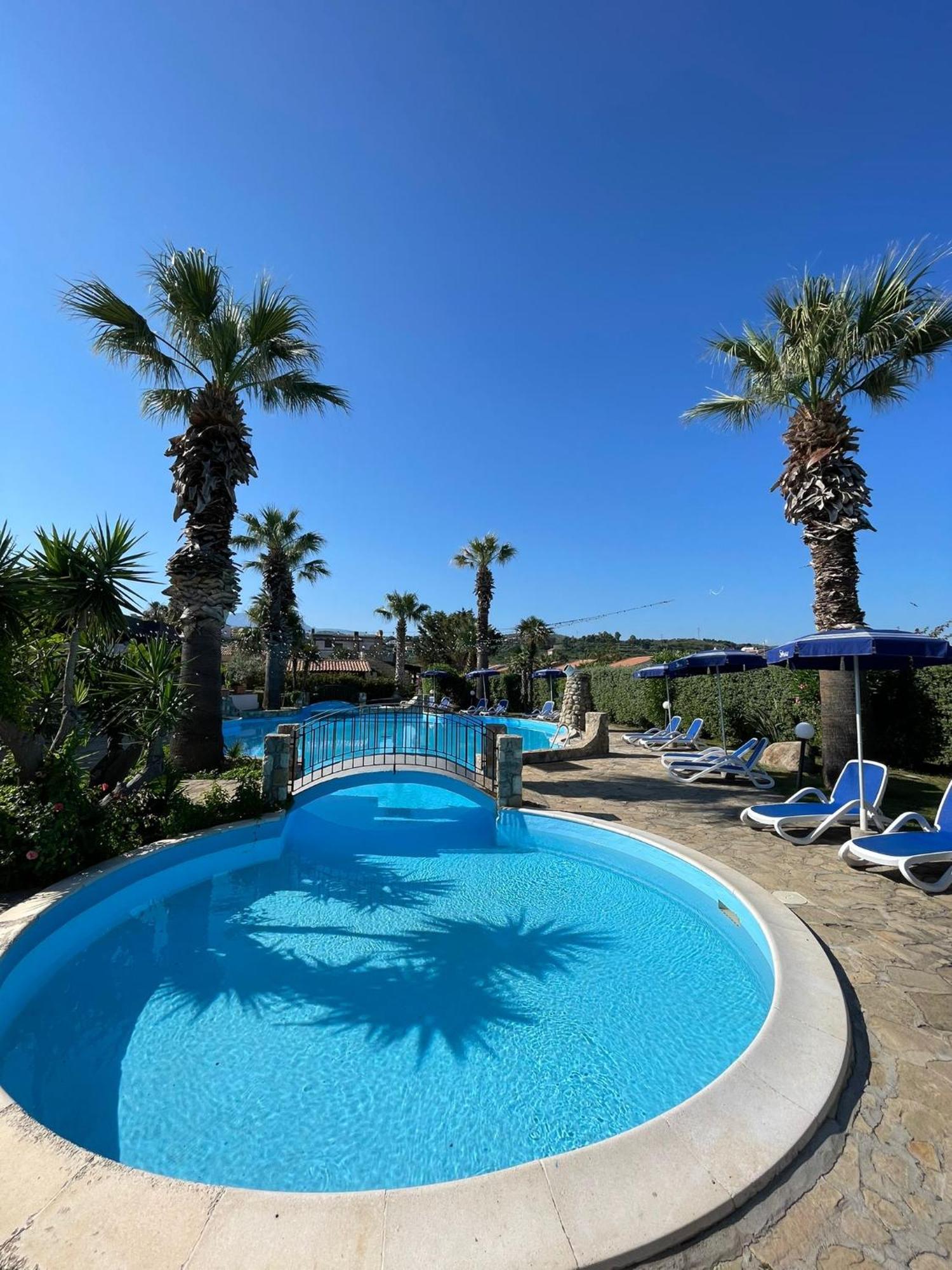 Soleada Club Aparthotel Campofelice Di Roccella Exteriör bild